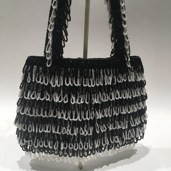BLACK AND WHITE BEADED FLAPPER STYLE BAG - Picture 4 of 15